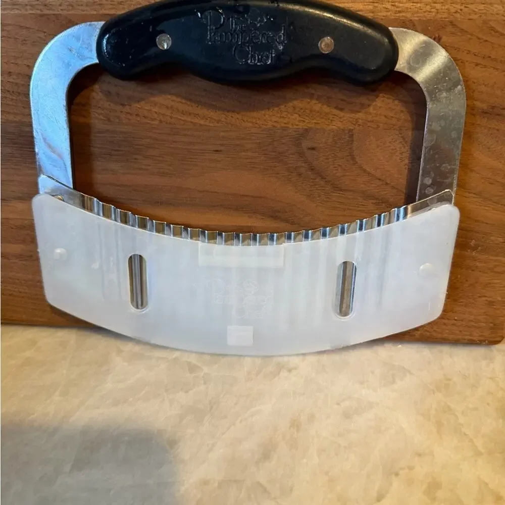 Pampered Chef Crinkle Cutter old style